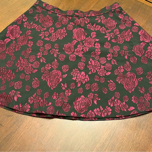 Club Monaco Dresses & Skirts - Club Monaco Bkack Merlot Red Floral Jacquard Circle Skirt